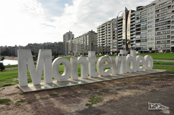 O famoso letreiro de Montevideo, no Uruguai, na praia de Pocitos